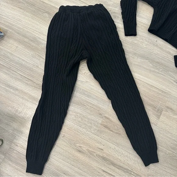 Alo black cable knit hooded sweatshirt and knit sweatpants set - Picture 6 of 7